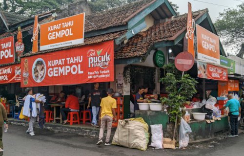 Top 13+ Warung Lontong Kari di Bandung yang Enak &amp; Bikin Nagih!