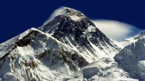 Badai Salju Hantam Gunung Everest, Satu Pendaki Tewas dan Ratusan Dievakuasi