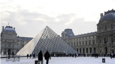 Aksi Pencurian Legendaris di Museum Louvre Paris, Teranyar Mahkota Istri Napoleon III