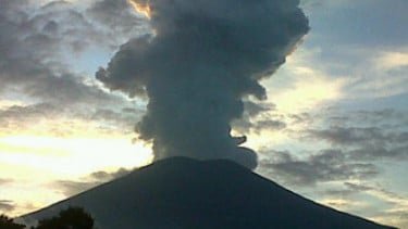 Gunung Dempo Tiba-tiba Meletus Tanpa Gejala, Warga Diminta Waspada