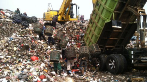 Indonesia dan UEA Mulai Proyek Penanganan Sampah Plastik di Sungai, Surabaya Jadi Kota Pertama