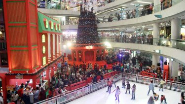 Bursa Asia Dibuka Fluktuatif Jelang Natal, Harga Emas dan Platinum Cetak Rekor Baru