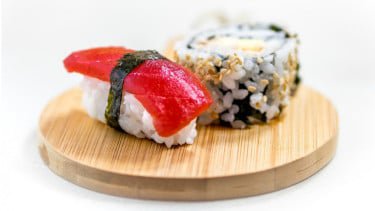 Tragis! Usai Makan Sushi, Wanita Ini Masuk ICU dan Mengalami Kelumpuhan