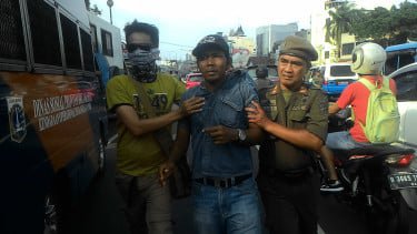 Nekat Tutup Exit Tol Rawa Buaya, 6 Pak Ogah Akhirnya Dicokok Polisi Buntut Pungli