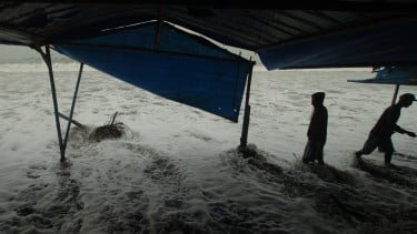 BMKG Peringatkan Warga Sumbar, Waspada Banjir Rob 3 hingga 7 Desember 2025