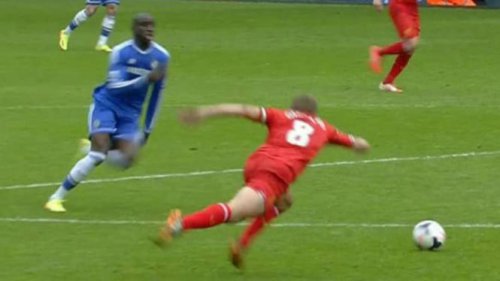 Mengerikan, Steven Gerrard Nyaris Bunuh Diri Usai Tergelincir di Anfield