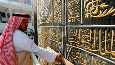 Bikin Geram! Kain Kiswah Ka&rsquo;bah Dijual ke Pelaku Kejahatan Seksual Jeffrey Epstein