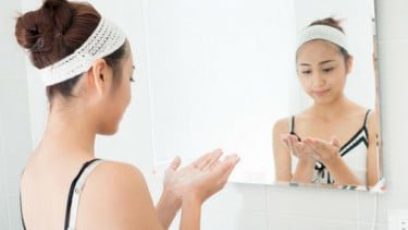 Usia Remaja Baru Mulai Pakai Skincare, Jenis Apa Aja yang Penting?
