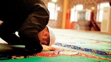 Tata Cara Shalat Taubat di Bulan Ramadhan, Lengkap dengan Niat dan Dalilnya