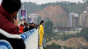 Bikin Geger! Pemuda Bandung Hendak Lompat dari Jembatan Pasupati, Berakhir Tak Terduga