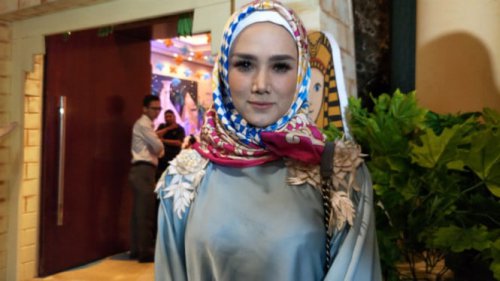 Tangis Mulan Jameela, Nikmatnya Ketemu Ahmad Dhani Suami yang Beda dan Ingin ke Surga Bersama