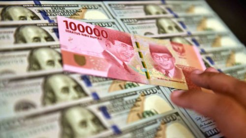 Rupiah Ambruk Lawan Dolar AS Didorong Kuatnya Data Pekerjaan di AS