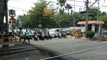 Cara KAI Maksimalkan Kinerja Petugas Jalur Perlintasan Langsung Kereta