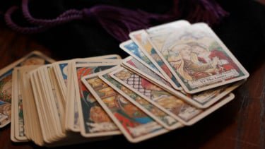 Mengenal Tarot Reader Profesi Unik yang Bisa Raup Puluhan Juta per Bulan, Minat?&nbsp;