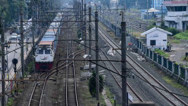 KRL Ditabrak Kereta Api Jarak Jauh, Basarnas Langsung Turun ke Lokasi