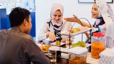 Cara Elegan Hadapi Pertanyaan &lsquo;Kapan Nikah&rsquo; Saat Lebaran, Ini Tips dari Psikolog