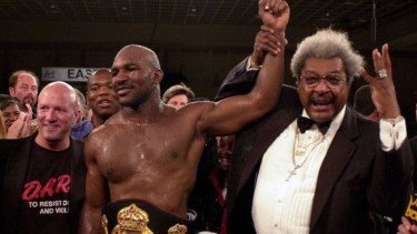 Mantan juara tinju dunia kelas berat empat kali Evander Holyfield