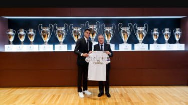 Presiden Real Madrid, Florentino Perez bersama pemain baru Madrid, Reinier Jesus