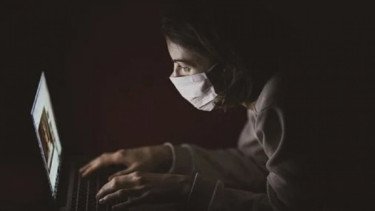 Ilustrasi masker untuk mencegah penularan Virus Corona COVID-19.