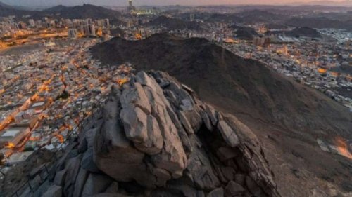 Waskita Karya, kontraktor perluasan area mataf (tempat tawaf) Masjidil Haram, Semua tulisan dan coretan di Gua Hira di Jabal Nur, Mekah dihapus, Jabal Rahmah, Masjid Jin di Mekah., Pemakaman kuno Mala di Mekah , Rekomendasi 5 Tempat Bersejarah di Mekkah yang Bisa Dikunjungi Jemaah Usai Puncak Haji