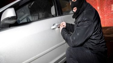 Lagi Mabuk, Mobil Pria di Tambora Hilang