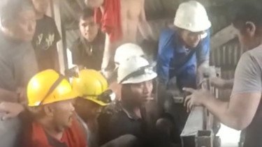 Para pekerja tambang di Sawahlunto