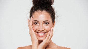 Rahasia Tampil Lebih Segar Tanpa Ubah Bentuk Wajah, Ini Tren Anti Aging yang Bakal Booming di 2026