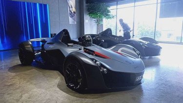 Top 5+ Mobil Spektakuler dengan Posisi Pengemudi Tengah, Jarang Diketahui!