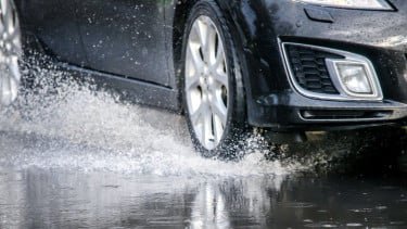 Waspada! Biaya Perbaikan Mobil Bisa Membengkak Gara-Gara Hujan