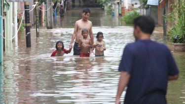 Banjir Jakarta Meluas, 75 RT dan 19 Ruas Jalan Terendam Banjir Ketinggian Capai 1,7 Meter