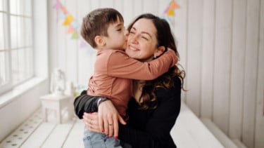 Kenapa Ibu Zaman Sekarang Mudah Overthinking? Ini Penjelasannya