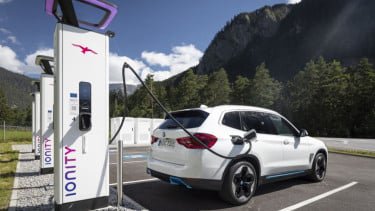 Ribuan Pemilik Mobil Listrik di China Mengeluh, Jarak Tempuh Mendadak Anjlok Usai Update Software