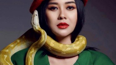 Aura Kasih Emosi Kekayaannya Disebut Hasil Jadi Ani-ani: Mereka Lihat Gue Single, Imejnya Seksi!