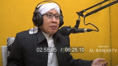 Buya Yahya Ingatkan Bahaya Curhat di Media Sosial