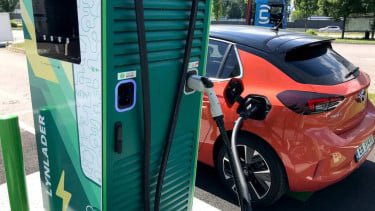 Tips Hemat Daya Mobil Listrik: Mending Pakai AC Ketimbang Melakukan Ini
