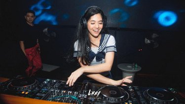 TERPOPULER: DJ Una Tanya Berkah dari Rezeki Kelab Malam,&nbsp; Umi Tatu Diperiksa Soal Dugaan Penipuan Travel Umrah