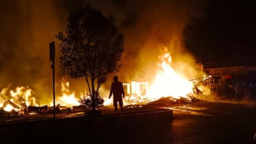 Lakukan Aksi Gila Bakar Rumah Sendiri, Pria Mabuk di Pesanggrahan Langsung Kabur