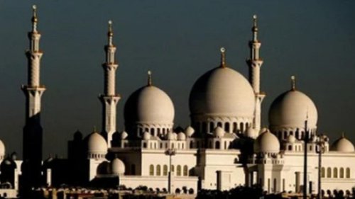 Malu-maluin! Anak Eks Wali Kota Cirebon Kepergok Nyolong Sepatu di Masjid