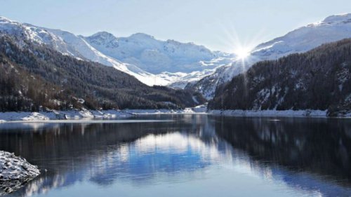 Desa di Swiss Luluh Lantak Diterjang Gletser Pegunungan Alpen