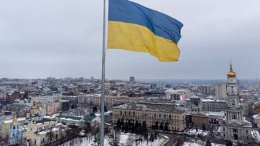 Ukraina Pakai Duit IMF untuk Lawan Rusia