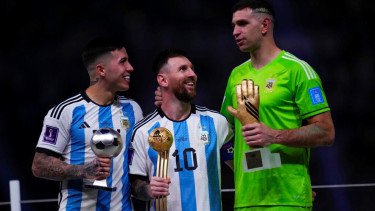 Kisah Gila Enzo Fernandez: Baru Debut, Tiga Bulan Langsung Bantu Messi Juara Piala Dunia