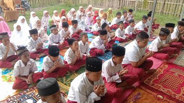 Siswa SDN Sumer Payung Sumbawa Gelar Pesantren Kilat di Bulan Ramadan