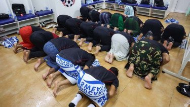 Apakah Laki-laki Wajib Salat Berjamaah di Masjid? Berikut Penjelasan Beserta Dalil dalam Al Quran dan Hadis