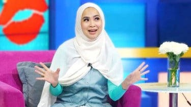 Unggahan Feni Rose Disorot Usai Baca Broken Strings Aurelie Moeremans