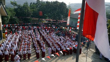Aturan Baru Pelaksanaan Upacara Bendera di Sekolah, Ada Ikrar Pelajar hingga Menyanyikan Lagu Rukun Sama Teman