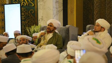 Habib Umar bin Hafidz Ungkap 4 Sifat yang Harus Dimiliki Agar Hidup Tak Rugi