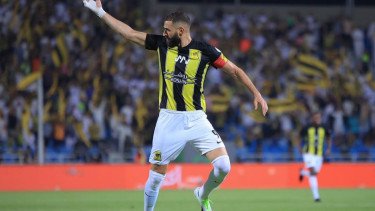 Striker Al Ittihad Karim Benzema rayakan gol