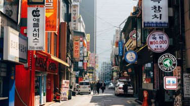 Bursa Asia Bergejolak Usai Bank Sentral Korea Tahan Bunga