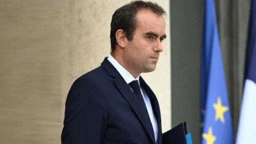 Belum Sebulan Menjabat, PM Prancis Resign Ajukan Mundur ke Presiden Macron