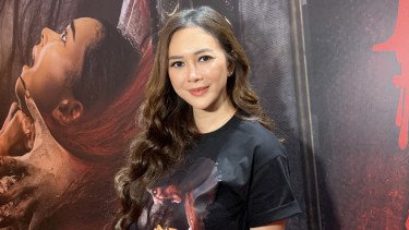 Terungkap! Ini Makna Lukisan Pria Milik Aura Kasih yang Viral Baru-Baru Ini